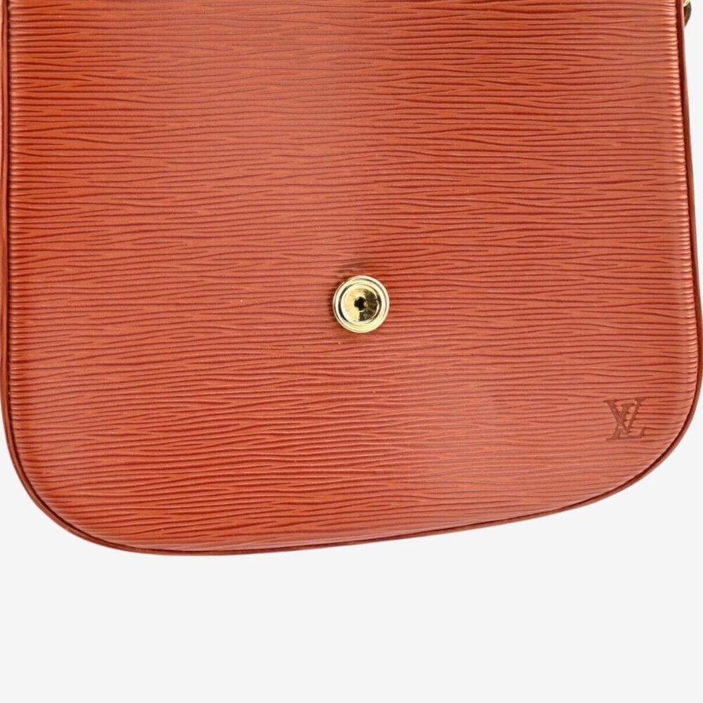 Louis Vuitton Saint Cloud GM in Brown Epi Leather - Picture 14 of 16